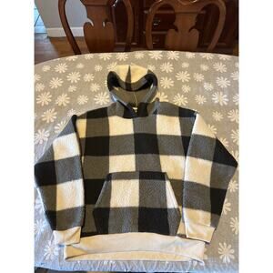 American Eagle women’s Sherpa plaid checkered black and white hoodie.